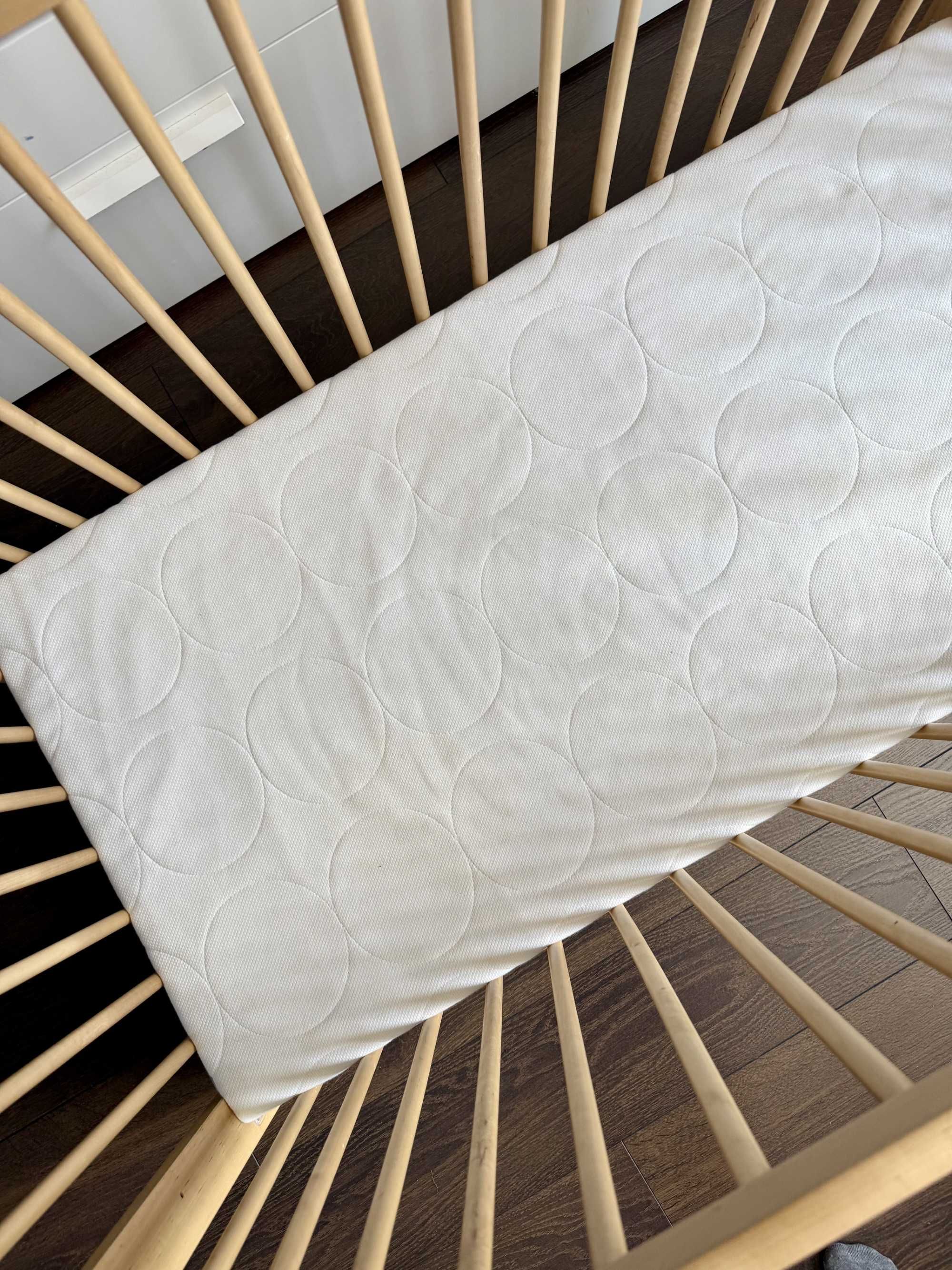 Łóżeczko niemowlęce z materacem i kompletem prześcieradeł IKEA Singlar