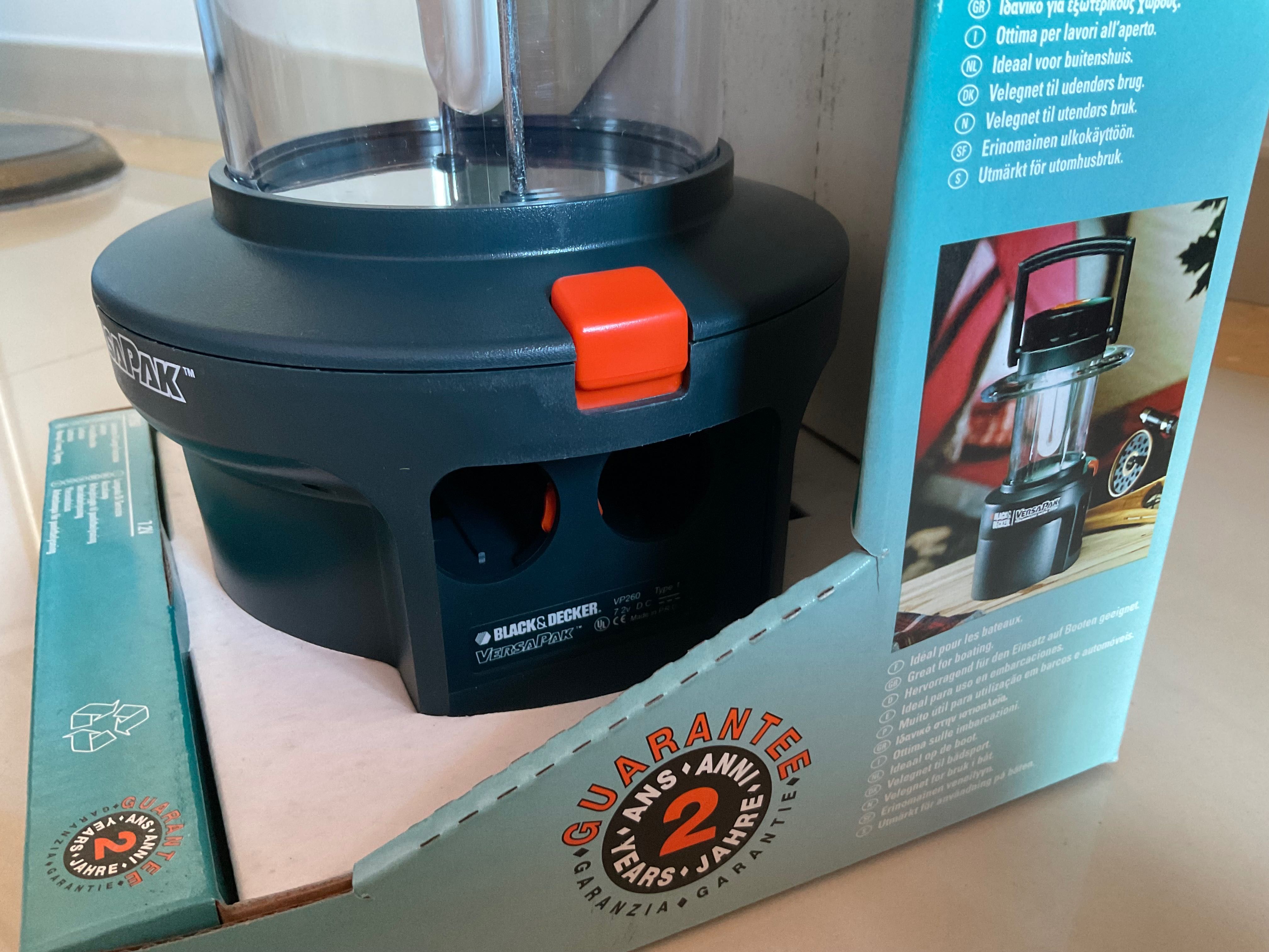 Lanterna e aparafusadora Black&Decker, caixa bits