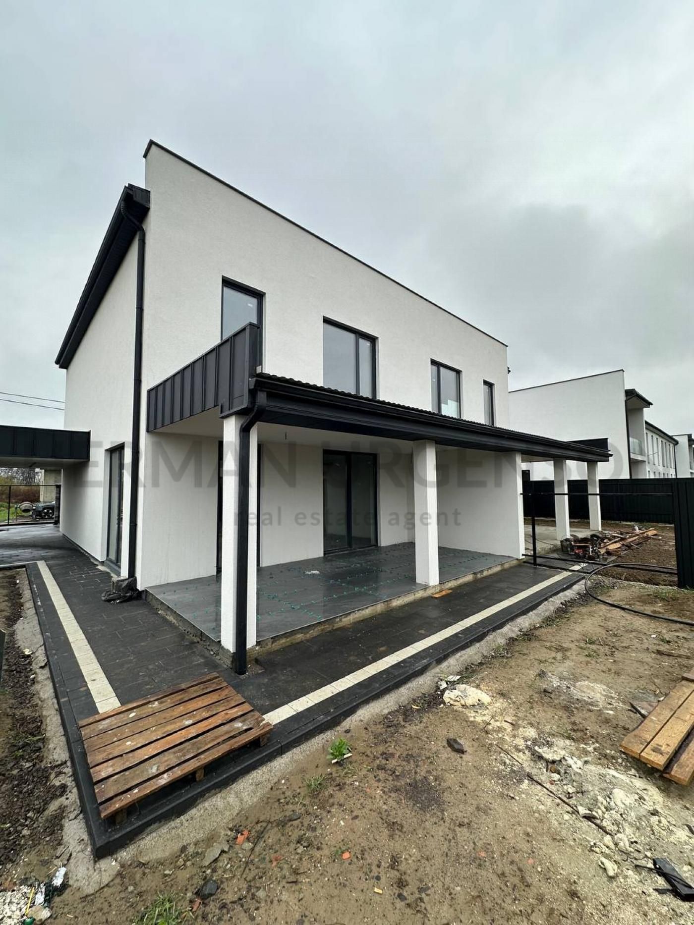 Продаж дуплексу 135 м.кв / 3.8 сотки / р-н Садовий