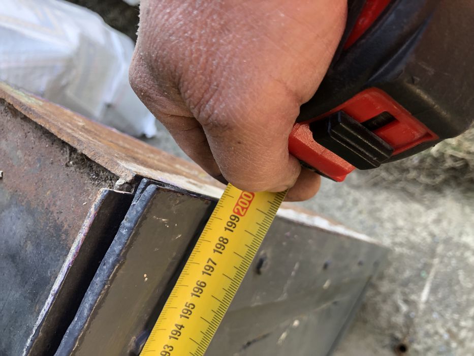 Двері металеві з внутрішнім замком