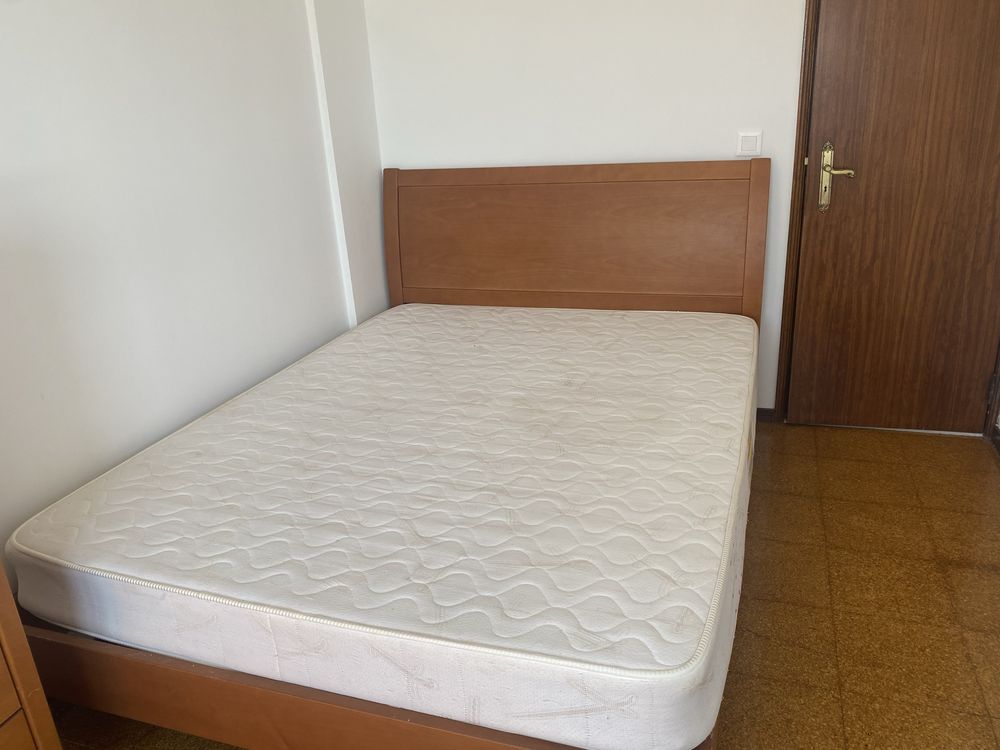 Cama de casal 140 por 200