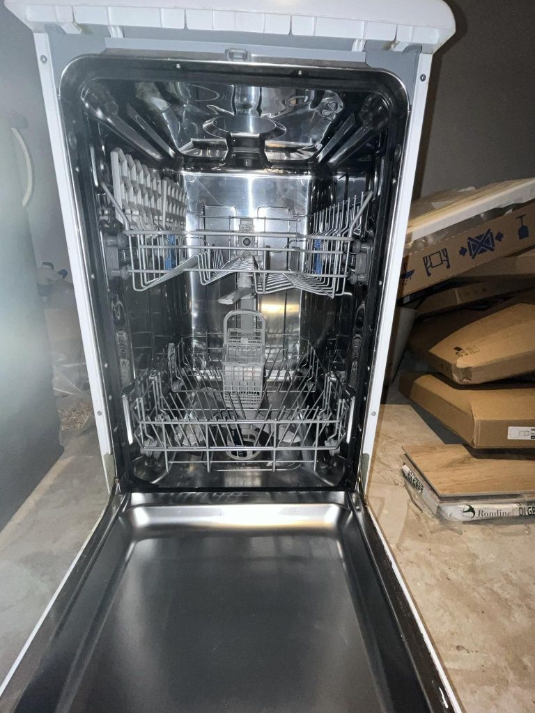 Zmywarka wolnostojąca Indesit 45 cm