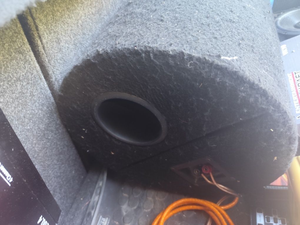 Sprzedam subwoofer marki JBL 1000w + wzmacniacz