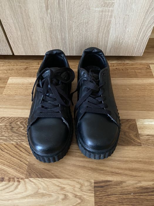 Красовки шкіряні Restime