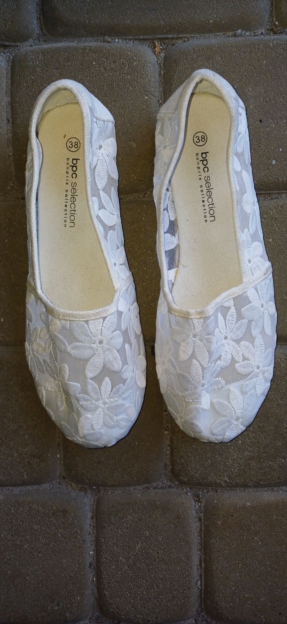 wsuwane białe buty r. 38