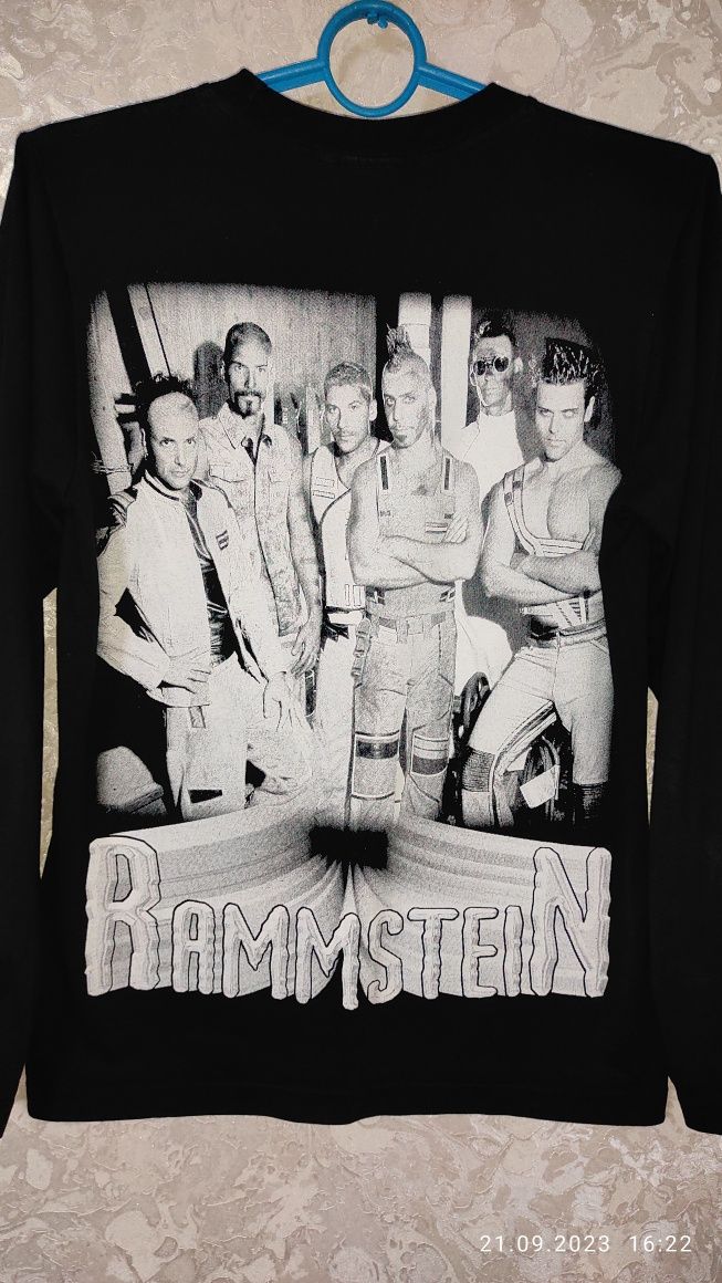 Продам кофту с принтом Rammstein