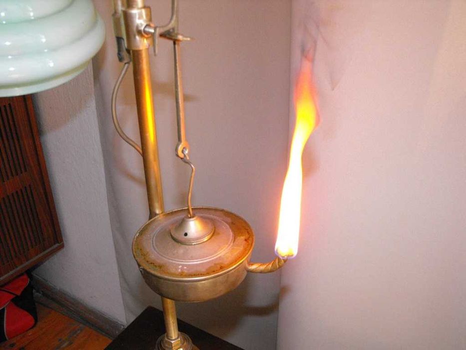 Mosiężna lampka oliwna/kaganek.