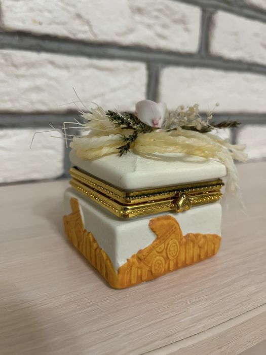 Шкатулка для дрібничок  скринька