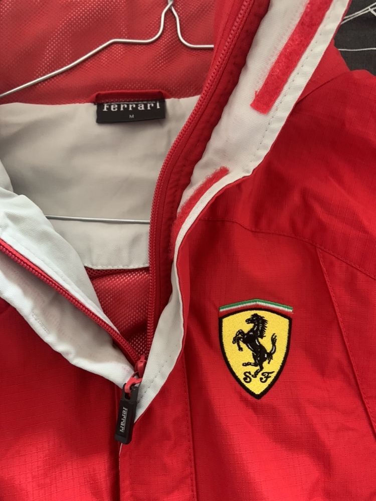 Parka Impermeável Ferrari (com capuz) - Produto Oficial Novo