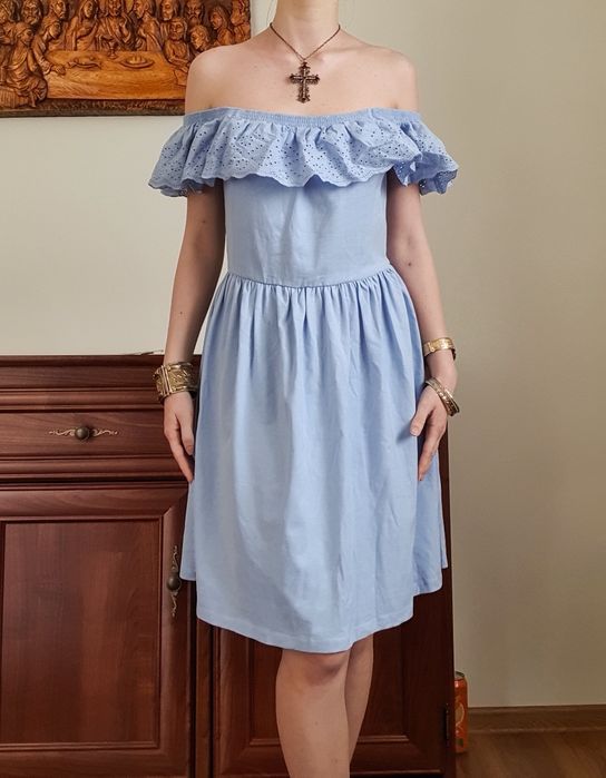 Niebieska sukienka hiszpanka