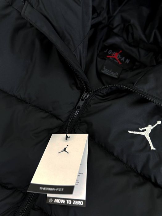 Пуховик jordan  з вишитим логттипом