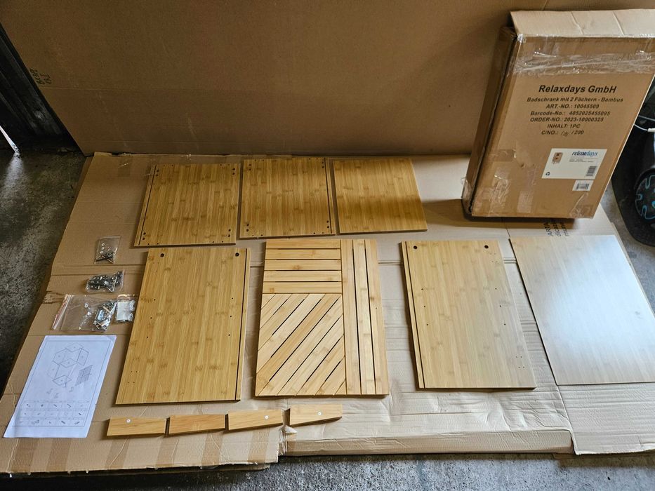 Bambusowa szafka łazienkowa z drzwiczkami