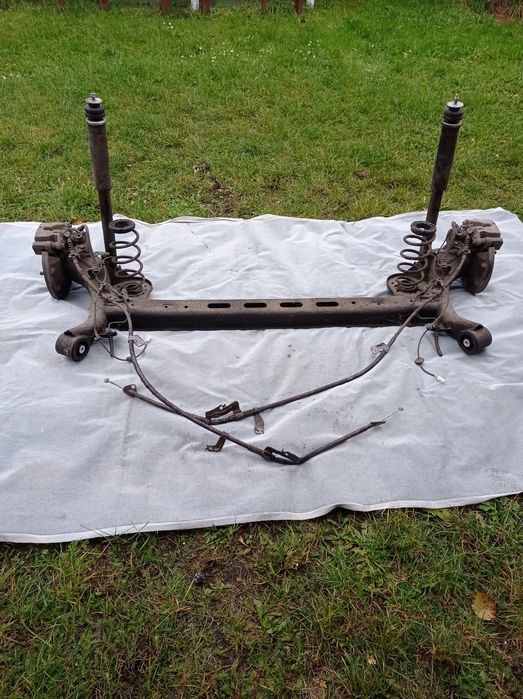 Suzuki Swift mk8 oś belka tylna