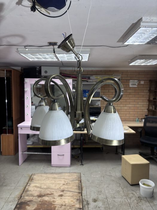 Продам люстру на 5 плафонов