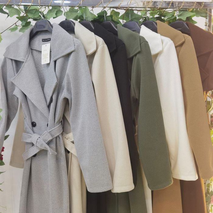 Vários modelos de roupas senhora