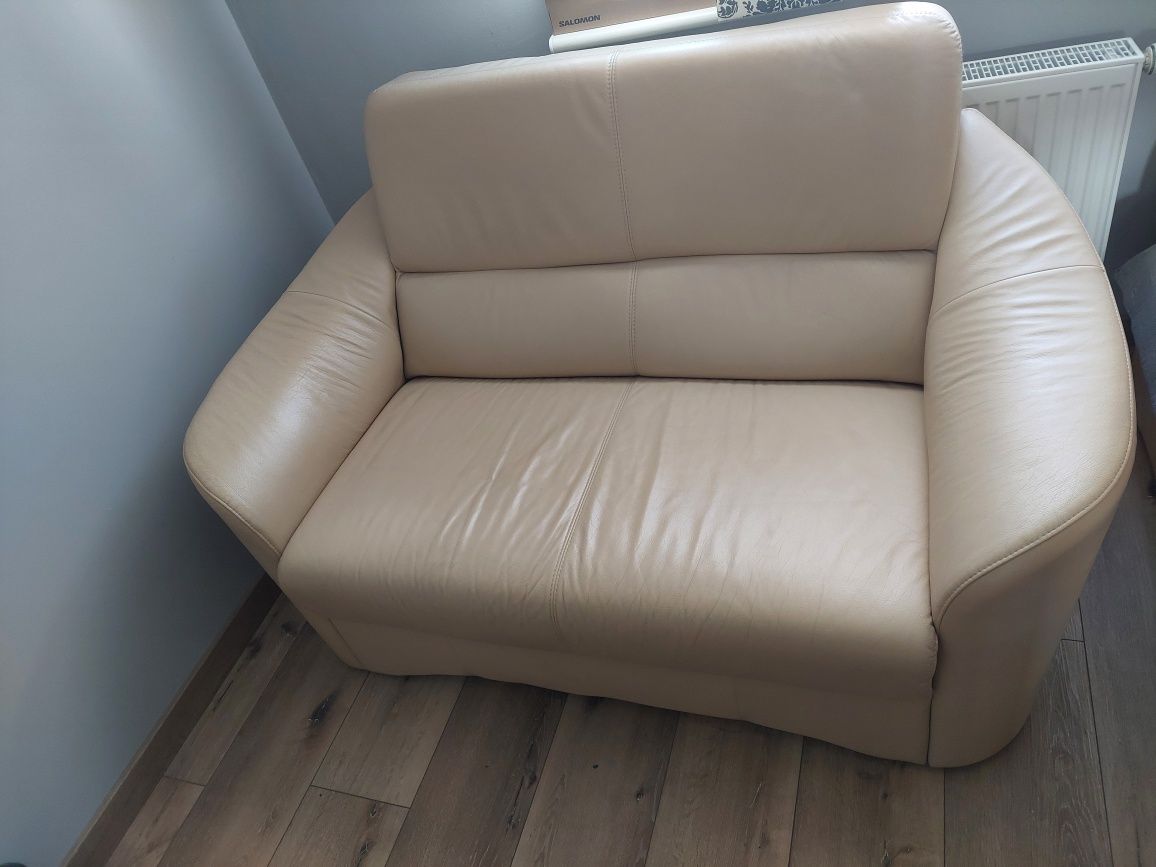 Sofa skórzana dwuosobowa.