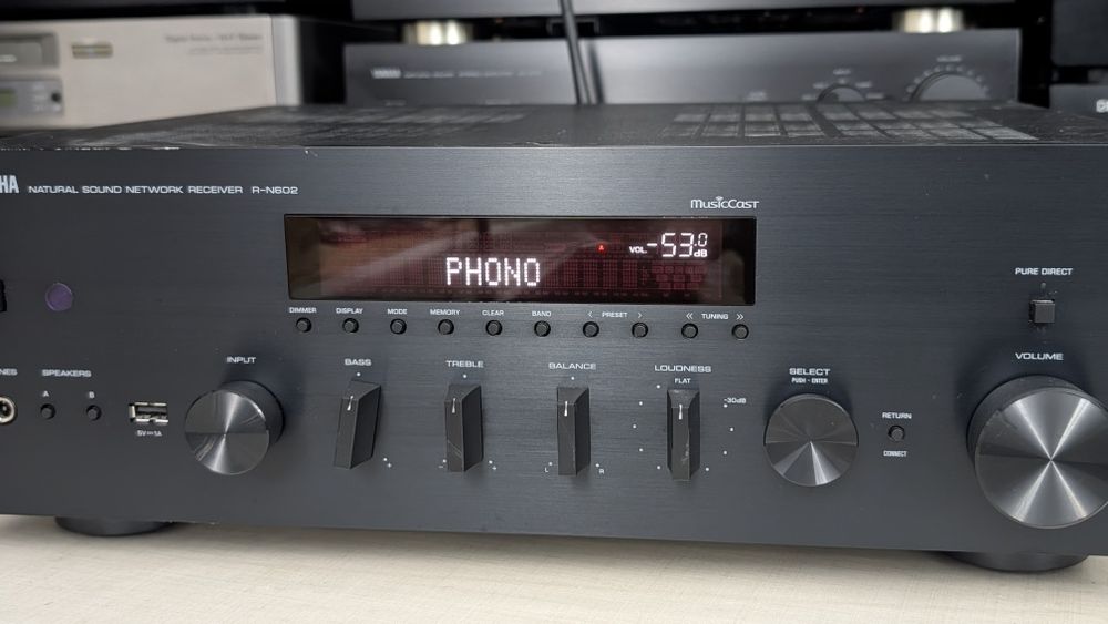 Yamaha R-N602 Wysokiej klasy amplituner stereo z funkcjami sieciowymi