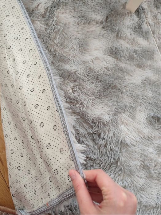 Dywan duży szary miękki przyjemny w dotyku pluszowy jasny do salonu