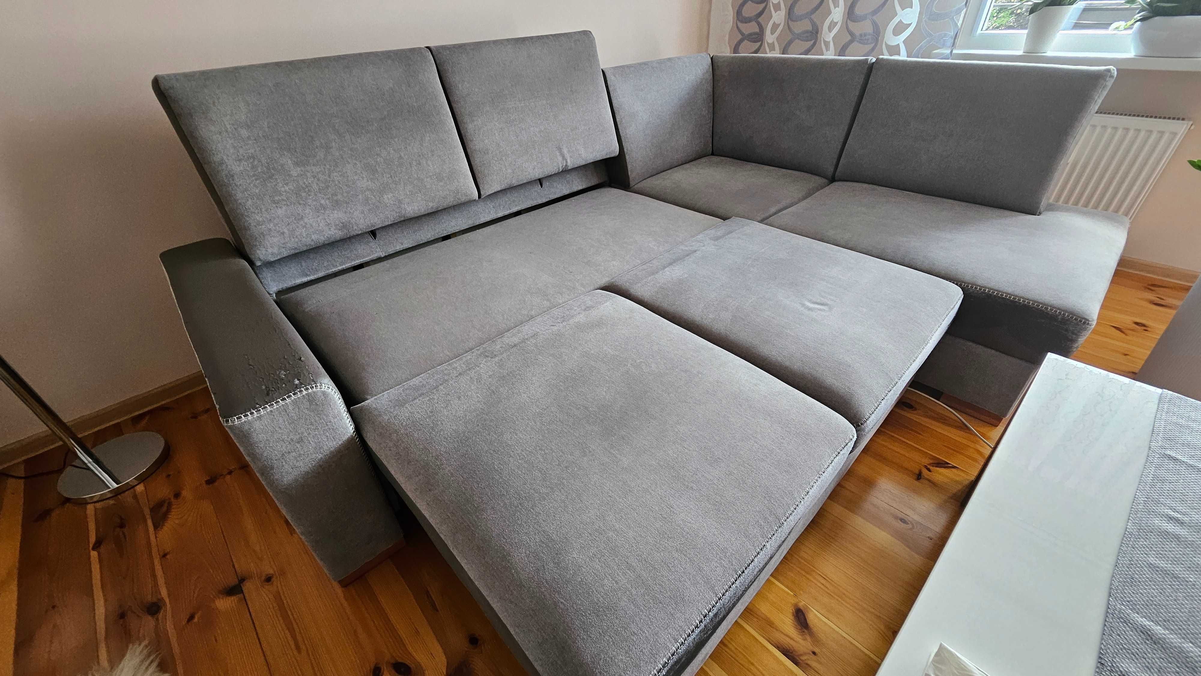 Sofa narożna z funkcją spania.