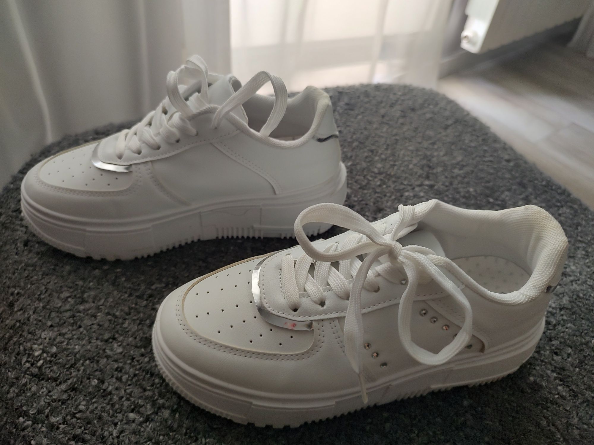 Buty sneakersy białe Sinsay róż.37