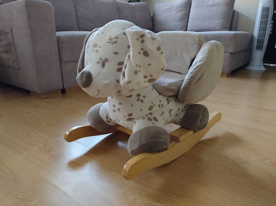 Bujaczek piesek na biegunach Nattou