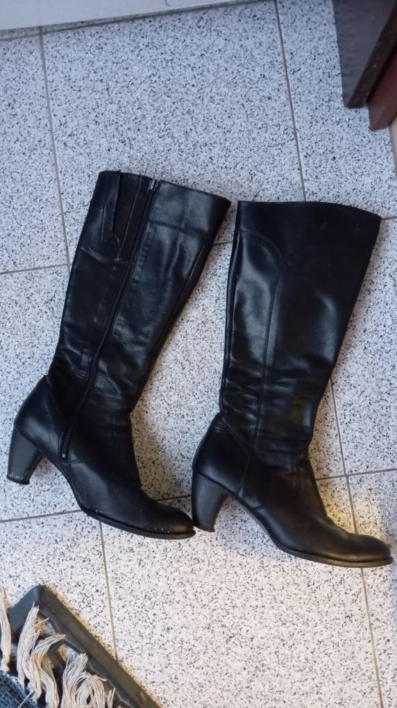 Botas pretas tamanho 36