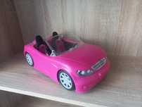 różowy samochód Barbie