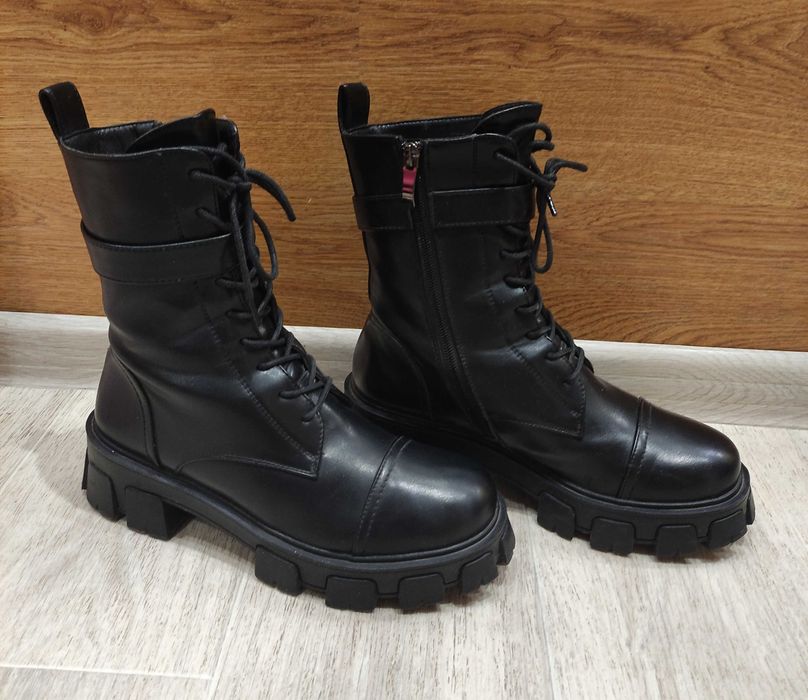 Зимові, жіночі сапоги в ідеальному стані + подарунок