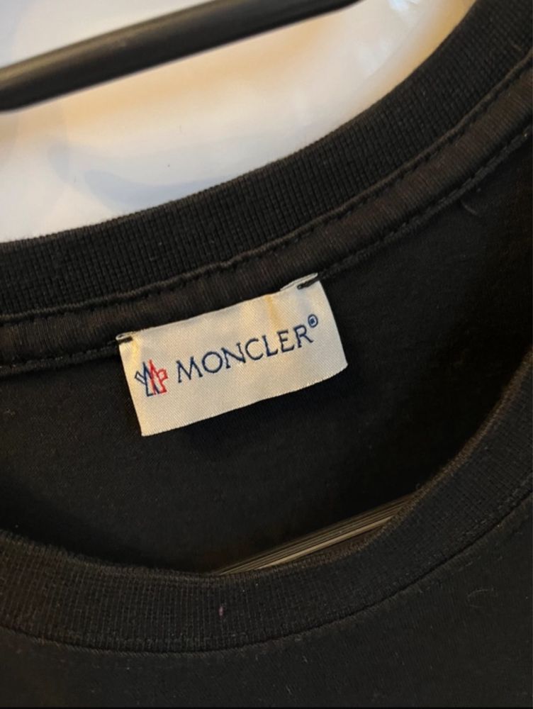 T-shirt Moncler czarny oryginalny L piekny jak nowy