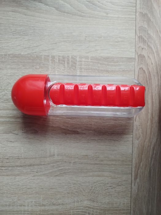 Butelka bidon na wode organizer na tabletki