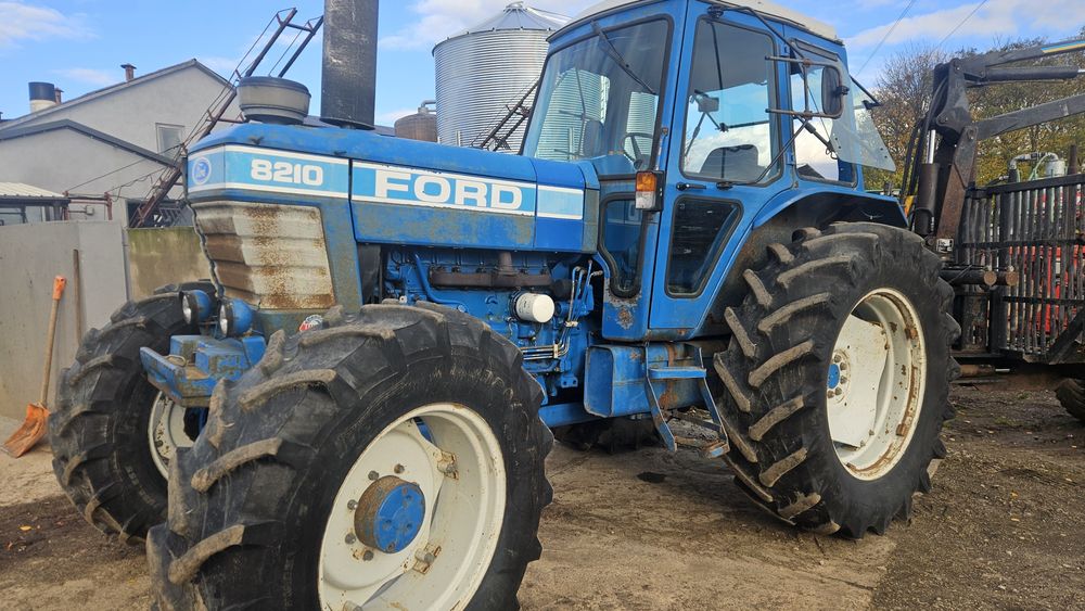Ciągnik Ford 8210 4x4