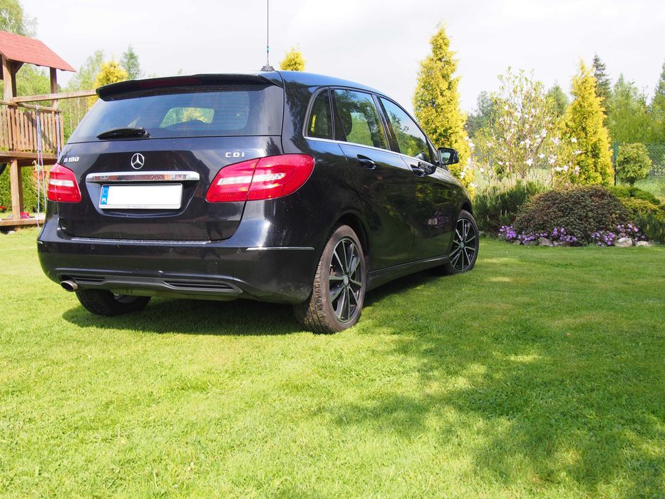 Mercedes B 180  2011r
