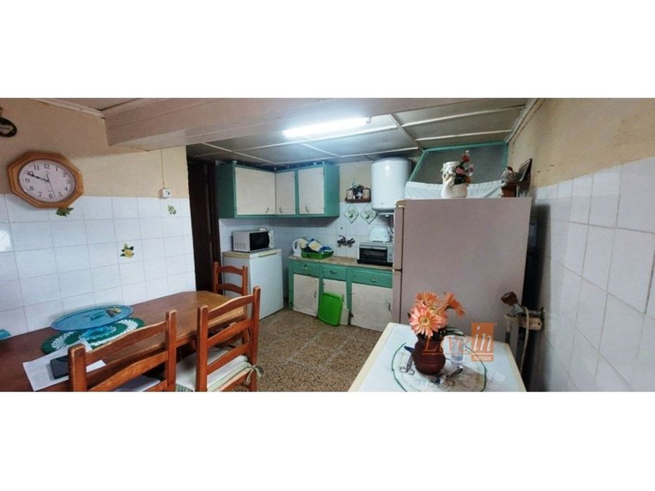 Moradia T2 para Reabilitar em Cheleiros