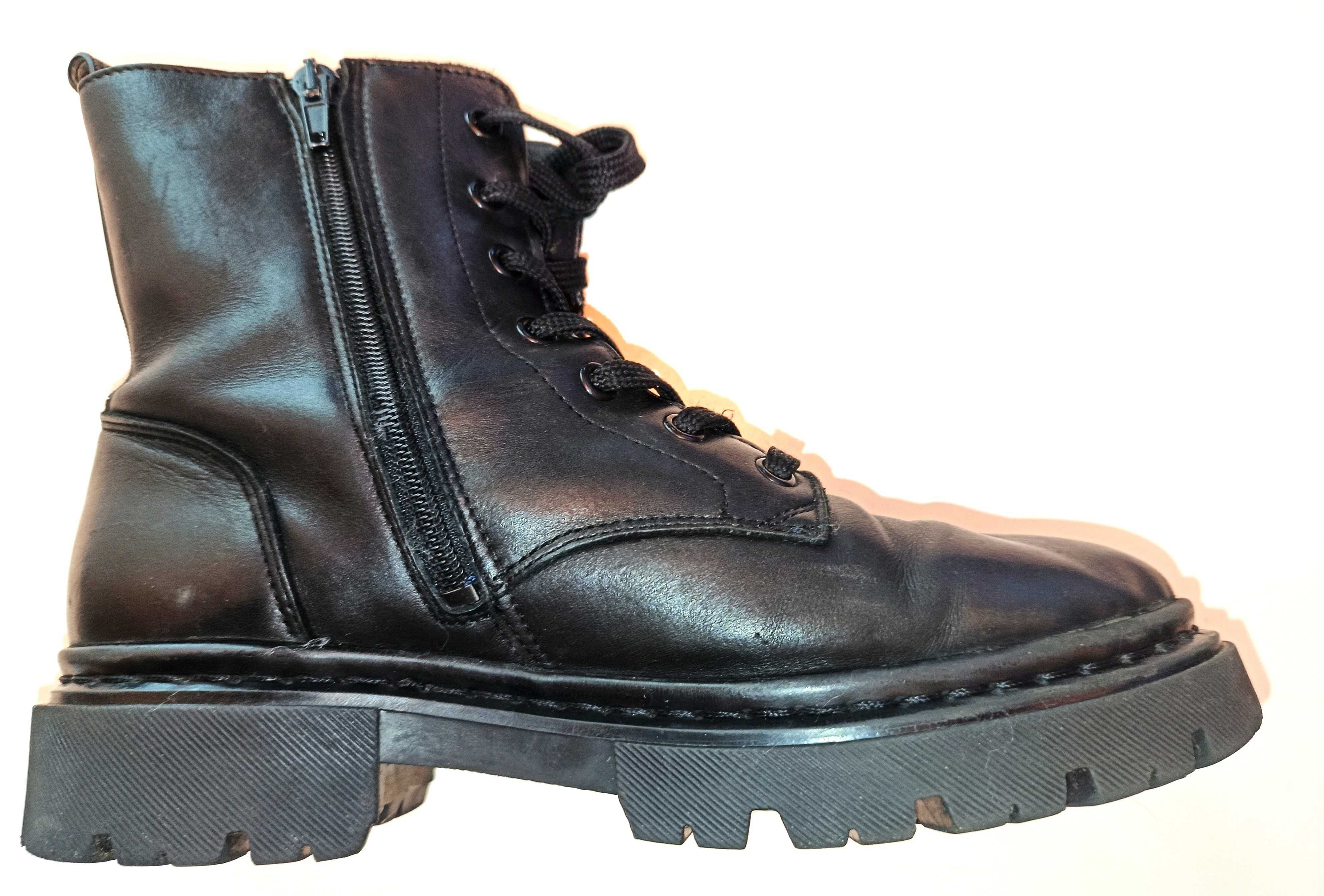 Buty typu glany wykonane z czarnej skóry naturalnej, rozmiar 38