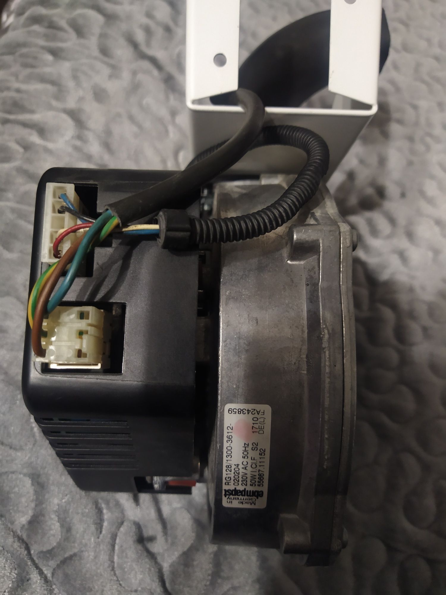 Вентилятор на конденсационный газовый котел Ariston GENUS PREMIUM HP 4