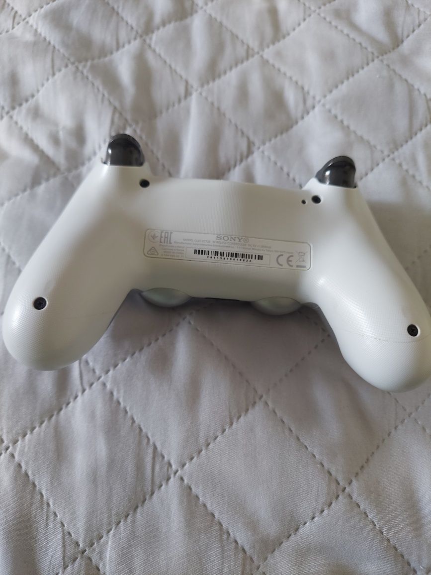 Pad Dualshock PS4 srebrny oruginał
