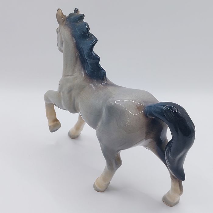 Porcelanowa kolekcjonerska figurka Koń