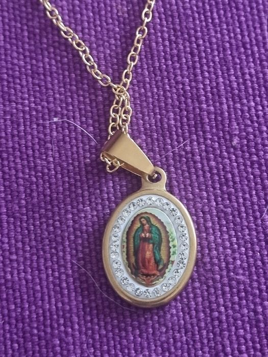 Łańcuszek z wizerunkiem Mateczki z Gwadelupe.