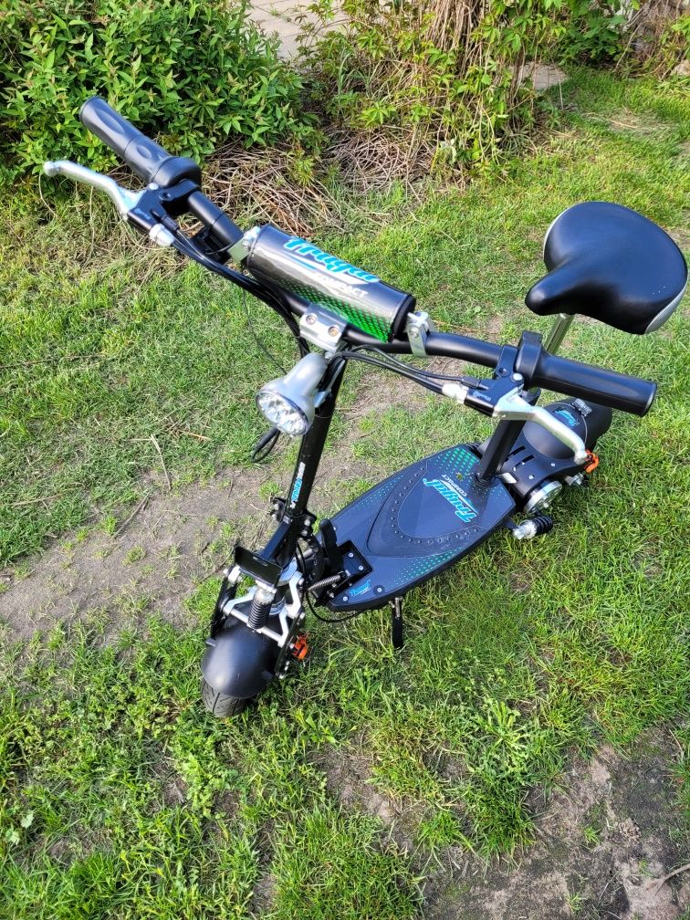 Hulajnoga Frugal Compact +, z siedziskiem, nieużywana