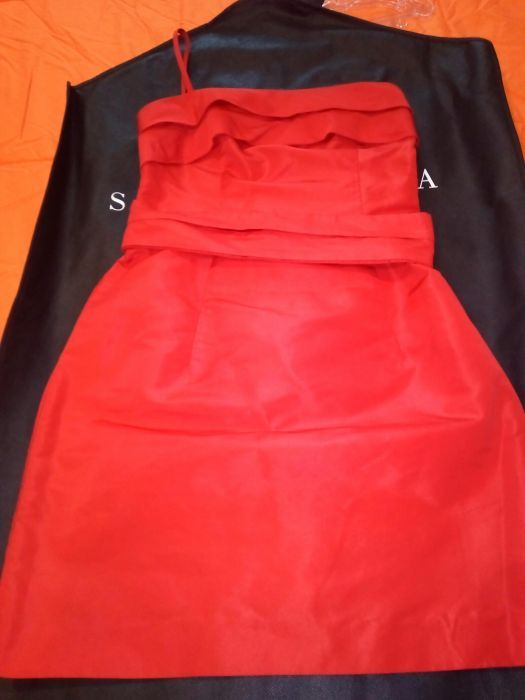 Vestido vermelho (veneno de la piel)