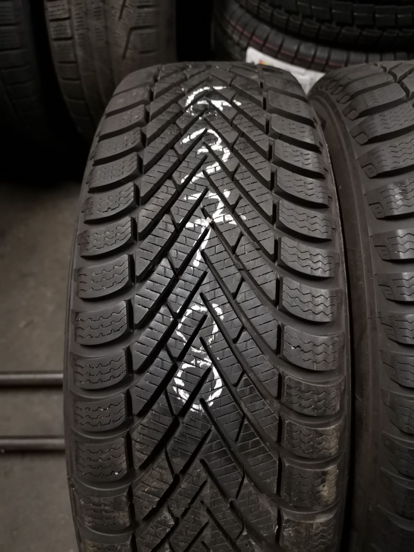 Opony zimowe 185/60/16 Pirelli 2szt 7,8mm 2018r