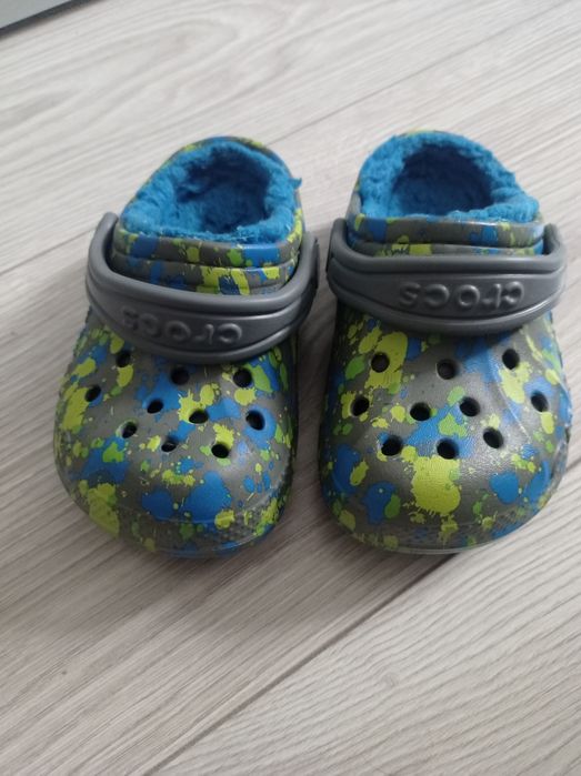 Buty/kapcie dziecięce Crocs z futerkiem roz. 6 (21)