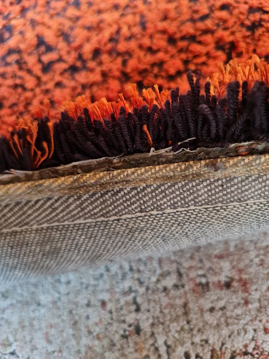 Komplet dywanów z długim włosiem czarno-pomarańczowy mało używany