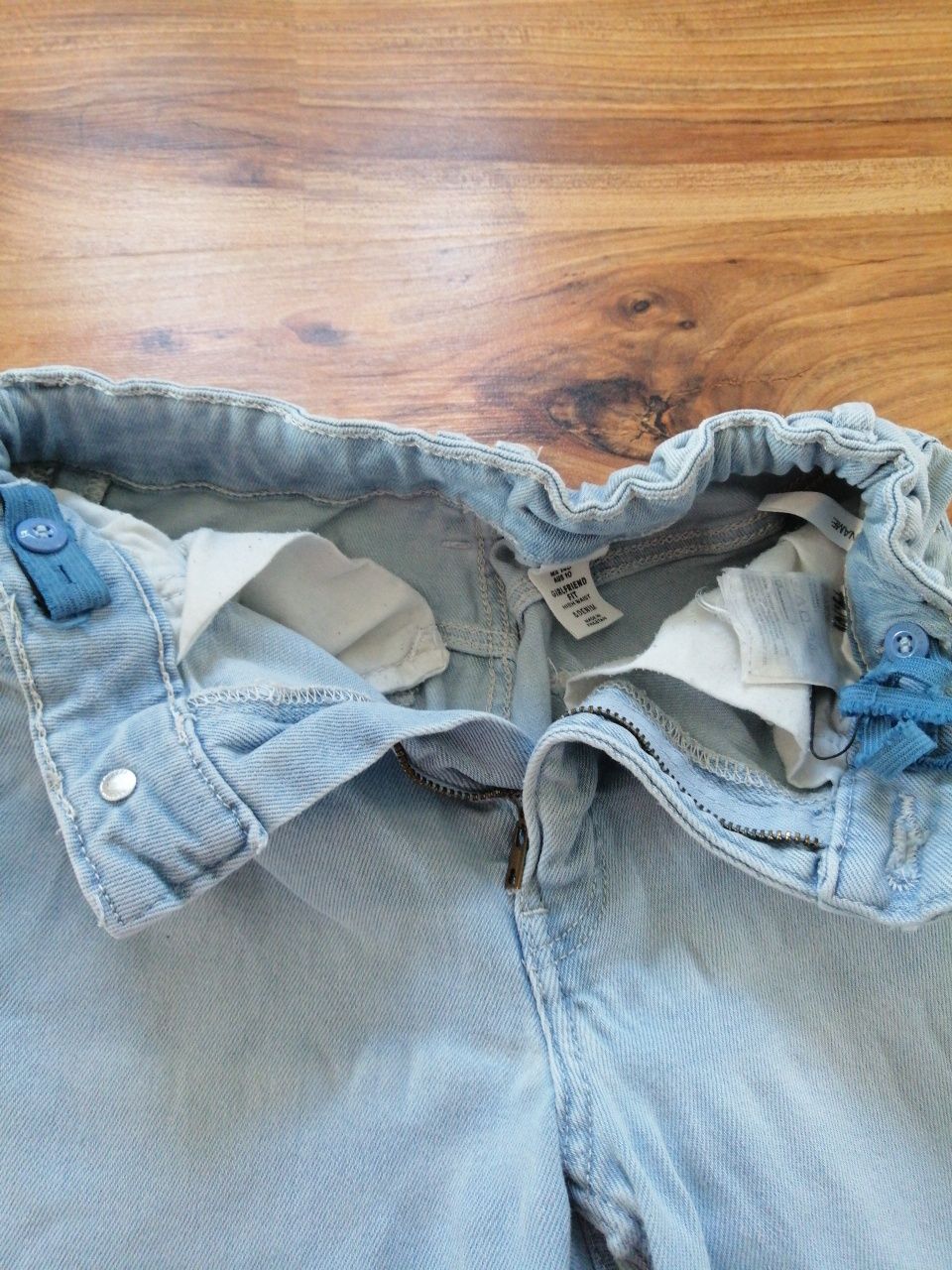 Jeansy H&M 140 spodnie jeansowe Girlfriend fit z dziurami Boyfriend