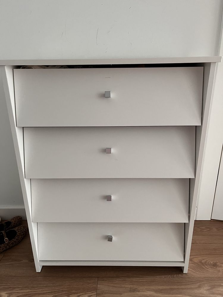 Biala szafka komoda na buty