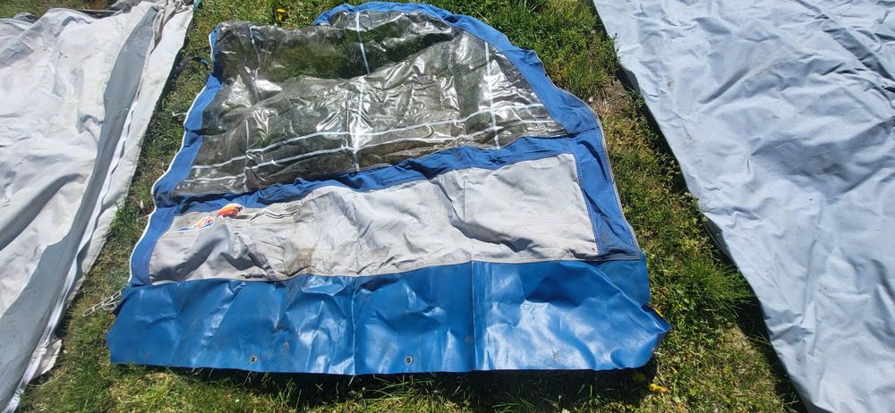Przedsionek wraz ze stelażem 4,2 m × 2,5 m uszkodzony