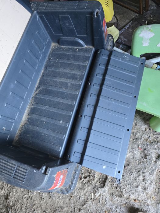 Samochód na akumulator ford z otwieranym bagaznikiem