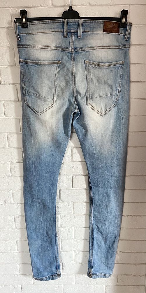 Jasnoniebieskie męskie spodnie jeansowe Cropp - Skinny Fit