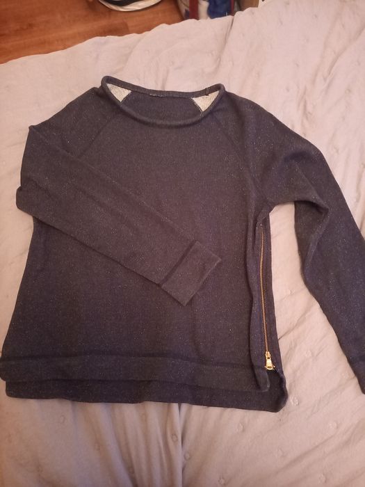 Bluza ze złotą nitką i zamkami