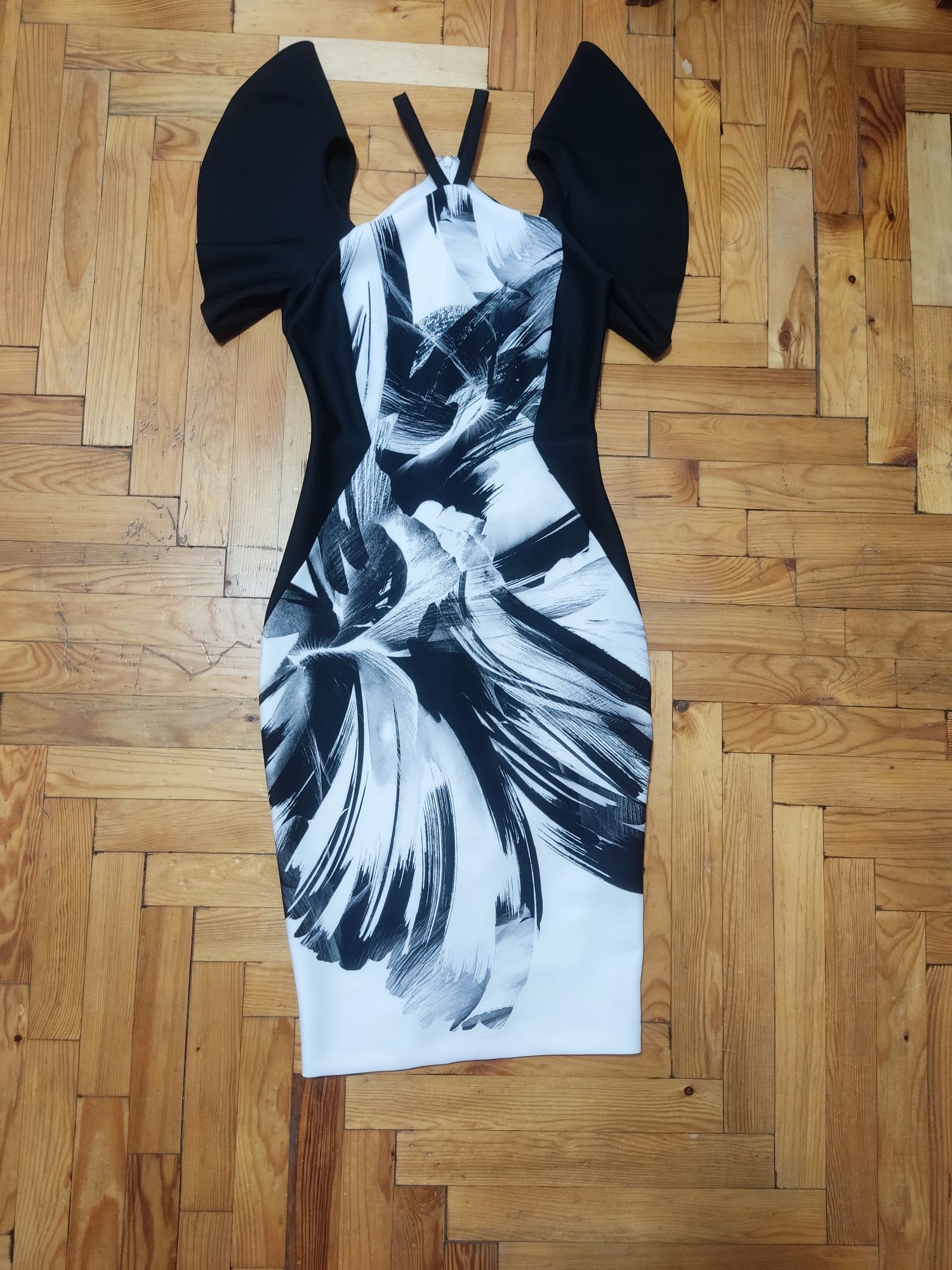 Платье миди Coast Shift Dress - Black/White S-M 44-46 вечернее
Страна: